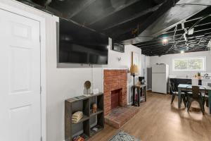 Broadmoor Bungalow - Unit B