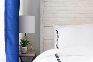 240-15 Luxury Studio Prime Location W&D