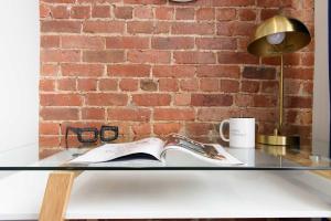 240-15 Luxury Studio Prime Location W&D