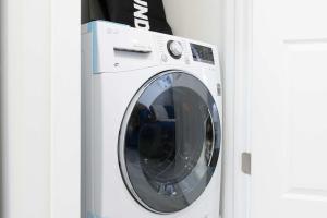 240-15 Luxury Studio Prime Location W&D