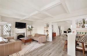 Two Bedroom Craftsman Bungalow in Venice