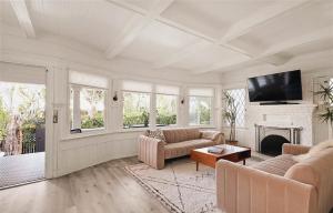 Two Bedroom Craftsman Bungalow in Venice