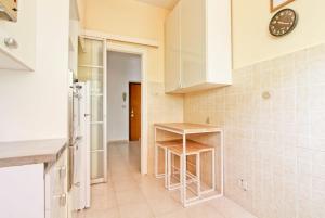 White Boutique Apartment