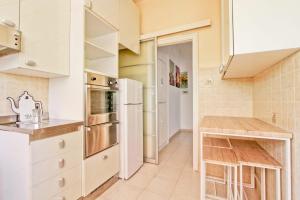 White Boutique Apartment