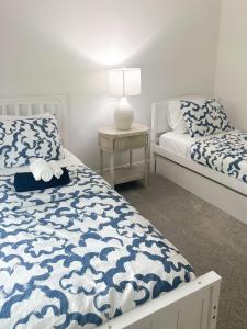 LE BLEU Charming Poolside Retreat