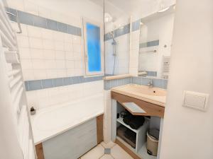 Avec 2 Balcons Vue sur la Piscine et Parking Gratuit privé