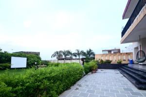 3 BHK Farm w pool & jacuzzi in jaipur