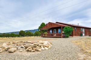 Quiet Pagosa Springs Cabin: Lake & Mountain Views!
