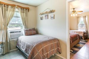 Quiet Pagosa Springs Cabin: Lake & Mountain Views!