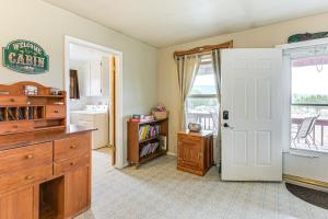 Quiet Pagosa Springs Cabin: Lake & Mountain Views!
