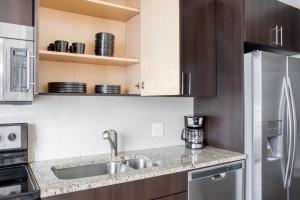 Lux Seaport 1BR w Gym on Harbor BOS-544