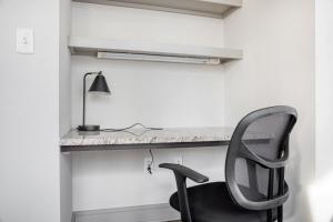 Lux Seaport 1BR w Gym on Harbor BOS-544