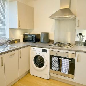 City Centre Contractors 2BR with Lift Parking Xscape MKTheatre wilan lake Campbell Park