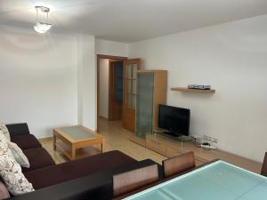 Apartamento de 4 dormitorios muy céntrico en San Juan Pueblo a tan sólo 2,5 km de la playa de San Juan y Muchavista