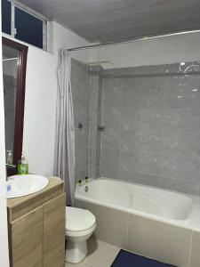 Habitación en casa campestre con piscina