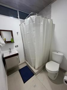 Habitación en casa campestre con piscina