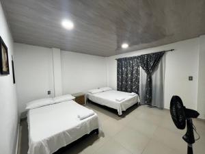 Habitación en casa campestre con piscina