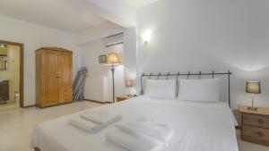 Villa with Garden Shared Pool – 4 Min from Beach