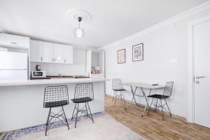 Modern Balcony Flat 10 Minutes to Üsküdar Seafro