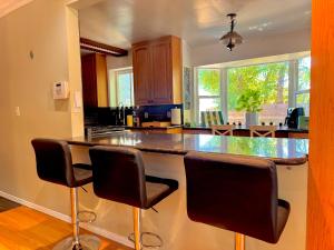 West LA - Family House & Private Yard - 10 mins from LAX & Beach