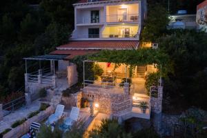 Apartments Ratac Lobrović with private beach and beautiful sunset