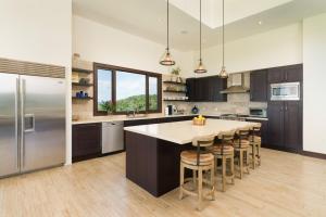 Casa Symbiotica - Exclusive Villa with Gym, Infinity Pool & Housekeeping