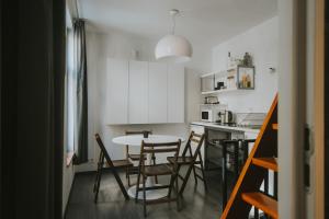 2 bedrooms triplex in historic heart of Liege