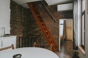 2 bedrooms triplex in historic heart of Liege