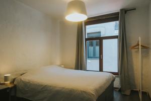 2 bedrooms triplex in historic heart of Liege