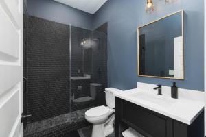 Sleeps 20 Three Condos Side by Side 10 minutes to Broadway