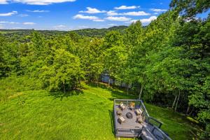 Wolfpack Retreat - Hot Tub- Mountain Views- 2 Pets Free