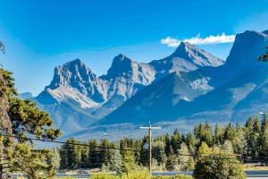 Gateway Suites Rocky Mountains Private Double room close to Banff