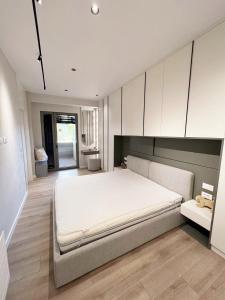 Modern new apt, prime location&view