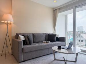 Modern Stay Near ICONSIAM l Steps to BTS Krung Thon Buri l Ultra Fast WiFi