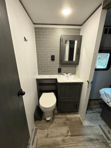 Riverfront Tiny Home 3 bed with Privacy and a View