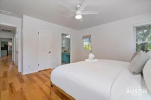 3BR 2BA w Yard 2 Grills and Firepit Near Q2 and Barr by Austin Vacay