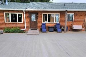 Waterfront 2 Bdrm Cabin with Best Sunset View and Huge Yard