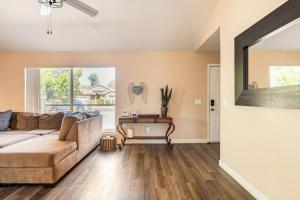 3B with pool for groups near stadium and entertainment