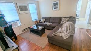 Relaxing Rustic Oasis II, Unit B - 6 minute walk to Downtown! Cyclists Welcome!