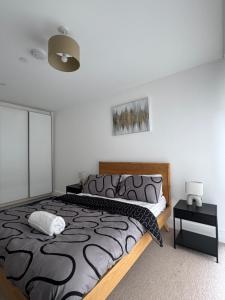 Modern City Apartment near Utilita Arena - Parking, Pool &Ping Pong