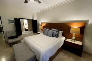 Puerta Cabos Village