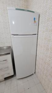 Quarto em apartamento com vida a pé no BOM FIM