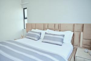 CLOSE TO SANDTON and The Airport