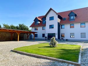 Ferienwohnung Emil - barrierefrei mit Fahrstuhl und Carport in ruhiger Altstadtlage von Ballenstedt