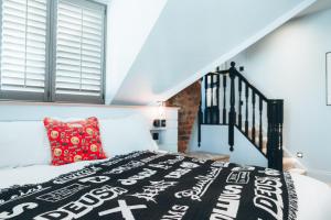 Deus Ex Machina Hotel