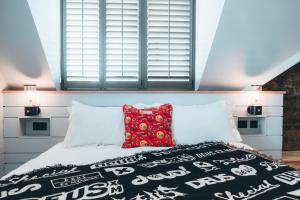 Deus Ex Machina Hotel