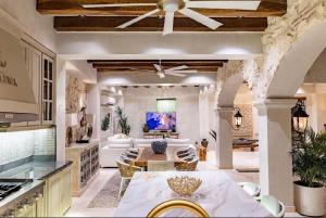 IsaLuna Luxury House