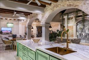 IsaLuna Luxury House