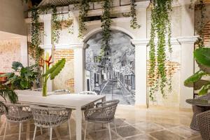 IsaLuna Luxury House