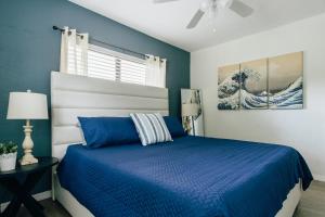 One bedroom private apartment two blocks to Beach!